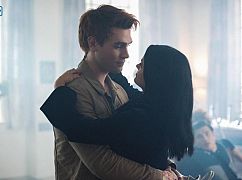 Riverdale: 2x01 „A Kiss Before Dying” - zdjęcia promocyjne
