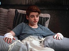 Cioteczka Mick: 2x02 „The Friend” - zdjęcia promocyjne