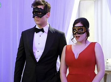 Klip z 3 sezonu „Crazy Ex-Girlfriend”: Rebecca wykonuje swoją najseksowniejszą piosenkę do tej pory