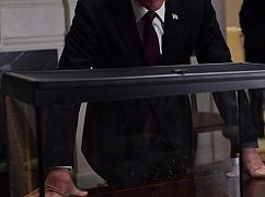 Designated Survivor: 2x03 „Outbreak” - zdjęcia promocyjne