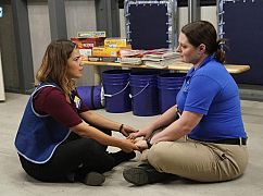 Superstore: 3x02 „Brett Is Dead” - zdjęcia promocyjne