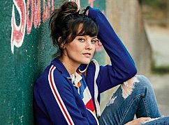 Plakaty promocyjne 1 sezonu serialu „SMILF”