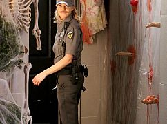 Cioteczka Mick: 2x04 „The Haunted House” - zdjęcia promocyjne