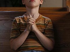 Young Sheldon: 1x03 „Poker, Faith, and Eggs” - zdjęcia promocyjne