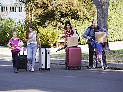 Scenki z życia: 3x01 „Settlement Pacifier Attic Unsyncing” - zdjęcia promocyjne