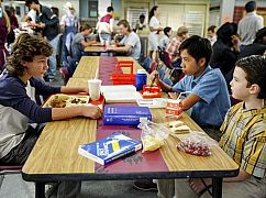 Young Sheldon: 1x02 „Rockets, Communists, and the Dewey Decimal System” - zdjęcia promocyjne
