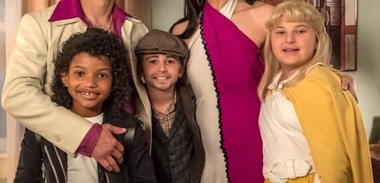 Zobacz jka Milo Ventimiglia i Mandy Moore są przebrani jako Sonny i Cher w „Tacy jesteśmy”