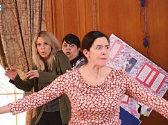 Cioteczka Mick: 2x05 „The Invention” - zdjęcia promocyjne