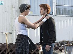 Riverdale: 2x05 „When A Stranger Calls” - zdjęcia promocyjne