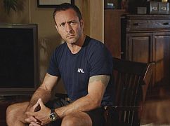 Hawaii 5.0: 8x06 „Mōhala i ka wai ka maka o ka pua” - zdjęcia promocyjne