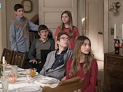 Speechless: 2x07 „B-R-I– BRITISH I-N-V– INVASION” - zdjęcia promocyjne