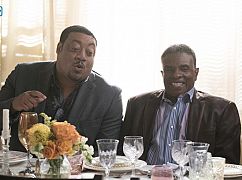 Speechless: 2x07 „B-R-I– BRITISH I-N-V– INVASION” - zdjęcia promocyjne