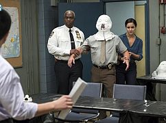 Brooklyn Nine-Nine: 5x08 „Return to Skyfire” - zdjęcia promocyjne