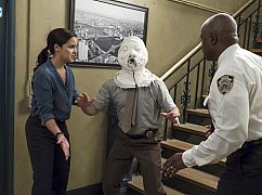 Brooklyn Nine-Nine: 5x08 „Return to Skyfire” - zdjęcia promocyjne