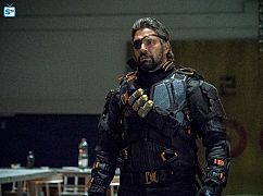 Arrow: 6x05 „Deathstroke Returns” - zdjęcia promocyjne