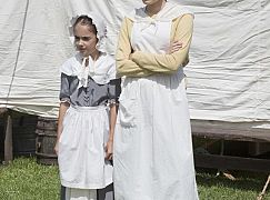 Nie ma lekko: 2x08 „Gala Auction” - zdjęcia promocyjne