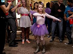 Young Sheldon: 1x05 „A Solar Calculator, a Game Ball, and a Cheerleader’s Bosom” - zdjęcia promocyjne