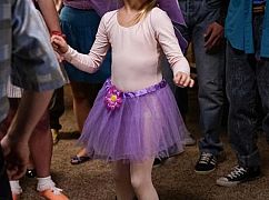 Young Sheldon: 1x05 „A Solar Calculator, a Game Ball, and a Cheerleader’s Bosom” - zdjęcia promocyjne
