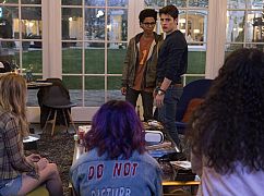 Runaways: 1x01 „Reunion” - zdjęcia promocyjne