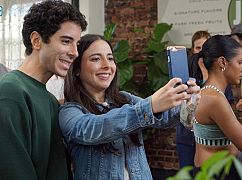 Alone Together: 1x01 Pilot - zdjęcia promocyjne