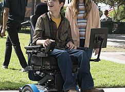Speechless: 2x08 „B-I--BIKINI U-N--UNIVERSITY” - zdjęcia promocyjne