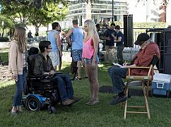 Speechless: 2x08 „B-I--BIKINI U-N--UNIVERSITY” - zdjęcia promocyjne