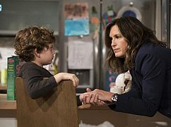 Prawo i bezprawie: 19x07 „Something Happened'” - zdjęcia promocyjne