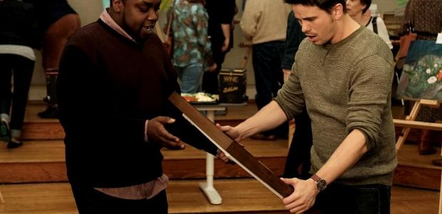 Klip z „Kevin (Probably) Saves the World”: Yvette wpada na sztukę Reese