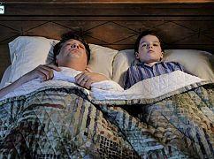 Young Sheldon: 1x08 „Cape Canaveral, Schrödinger’s Cat, and Cyndi Lauper’s Hair” - zdjęcia promocyjne