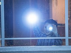 Young Sheldon: 1x08 „Cape Canaveral, Schrödinger’s Cat, and Cyndi Lauper’s Hair” - zdjęcia promocyjne