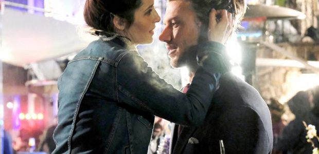 Pierwsze spojrzenie na 3 sezon „UnREAL”: Rachel uwodzi faceta