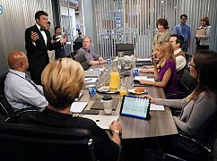Great News: 2x08 „Sensitivity Training” - zdjęcia promocyjne
