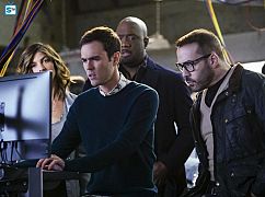 Wisdom of the Crowd: 1x13 „The Tipping Point” - zdjęcia promocyjne