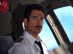 LA to Vegas: 1x04 „Affair” - zdjęcia promocyjne