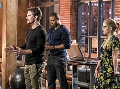 Arrow: 6x10 „Divided” - zdjęcia promocyjne