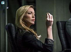 Arrow: 6x10 „Divided” - zdjęcia promocyjne