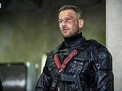 Arrow: 6x10 „Divided” - zdjęcia promocyjne