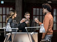 Arrow: 6x10 „Divided” - zdjęcia promocyjne