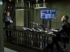 Arrow: 6x10 „Divided” - zdjęcia promocyjne