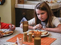 Young Sheldon: 1x12 „A Computer, a Plastic Pony, and a Case of Beer” - zdjęcia promocyjne