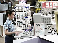 Young Sheldon: 1x12 „A Computer, a Plastic Pony, and a Case of Beer” - zdjęcia promocyjne