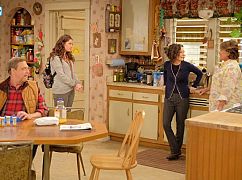 Zdjęcia promocyjne 10 sezonu serialu „Roseanne”