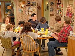 Zdjęcia promocyjne 10 sezonu serialu „Roseanne”