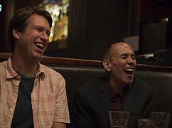 Crashing: 2x01 „The Atheist” - zdjęcia promocyjne