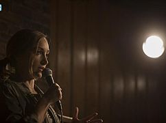 Crashing: 2x01 „The Atheist” - zdjęcia promocyjne