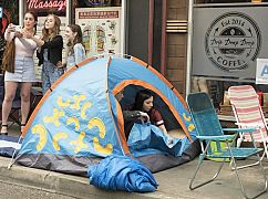 Alone Together: 1x04 „Pop Up” - zdjęcia promocyjne