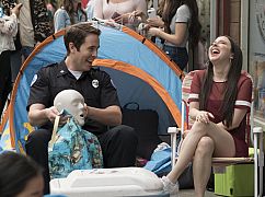 Alone Together: 1x04 „Pop Up” - zdjęcia promocyjne